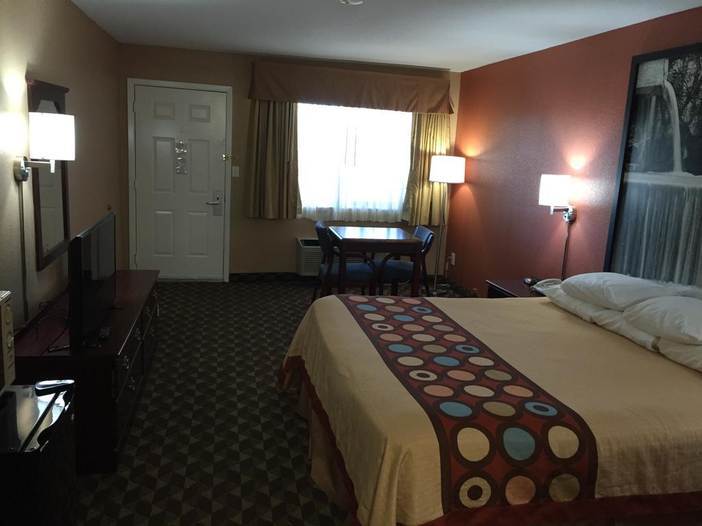 Super 8 By Wyndham Bastrop Tx Motel Kültér fotó
