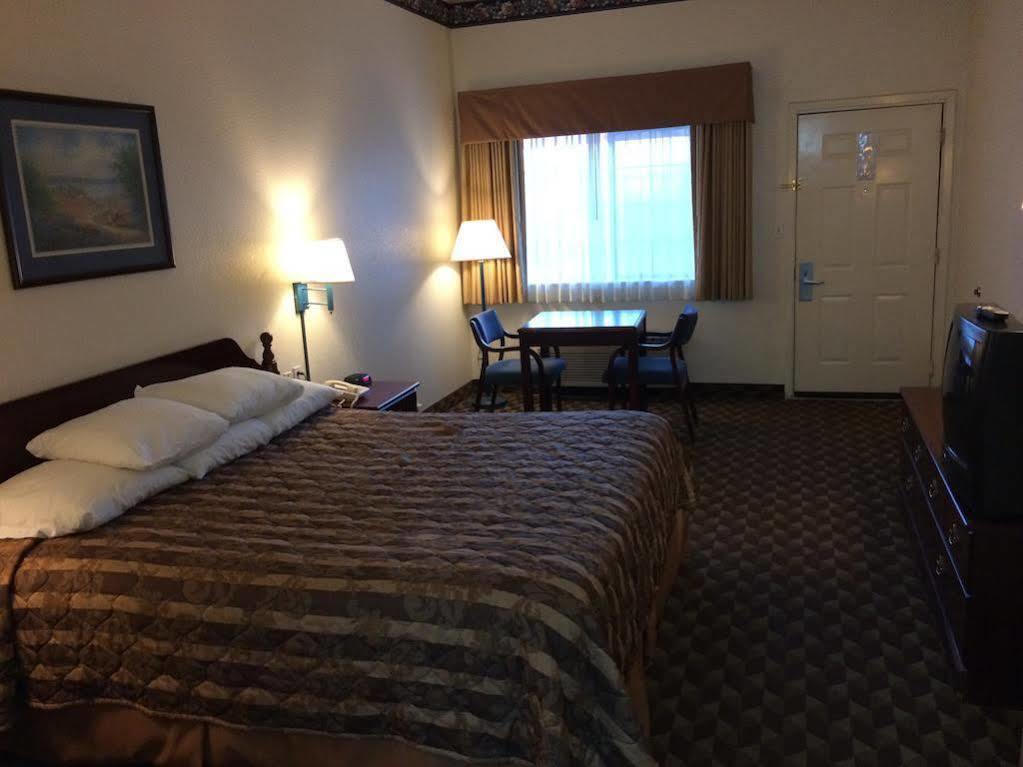 Super 8 By Wyndham Bastrop Tx Motel Kültér fotó